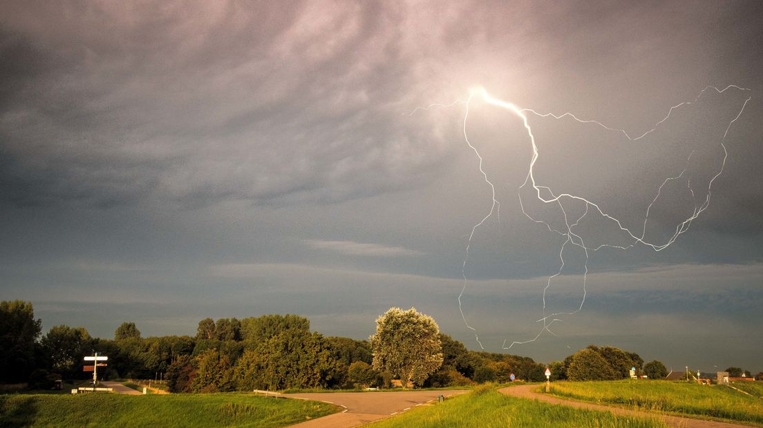 Bliksem vanaf de dijk bij Wemeldinge.