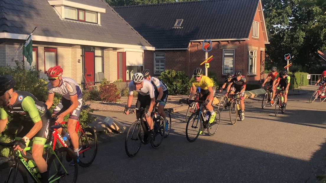 Het peloton tijdens een eerdere editie van de Wielermeerdaagse