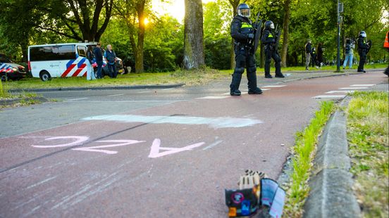 Demonstratie loopt opnieuw uit de hand: ME bekogeld met bier en vuurwerk