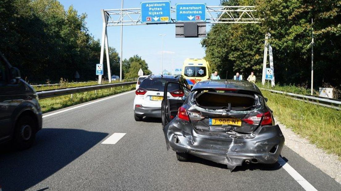 Een van de auto's raakte flink beschadigd