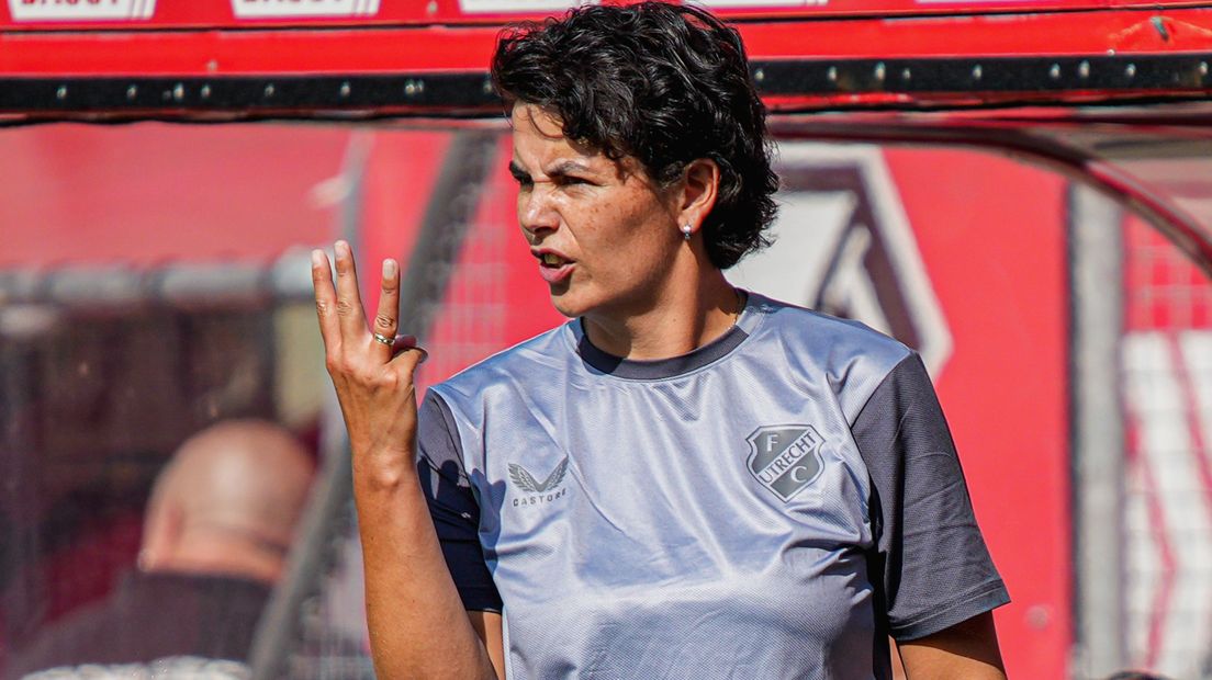 Linda Helbling, coach FC Utrecht vrouwen