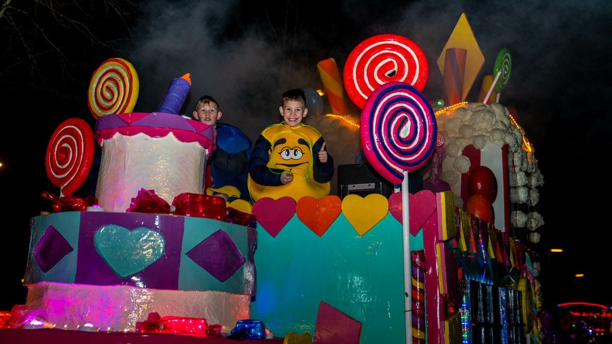 In Beeld: Emmer-Compascuum decor van verlichte carnavalsoptocht