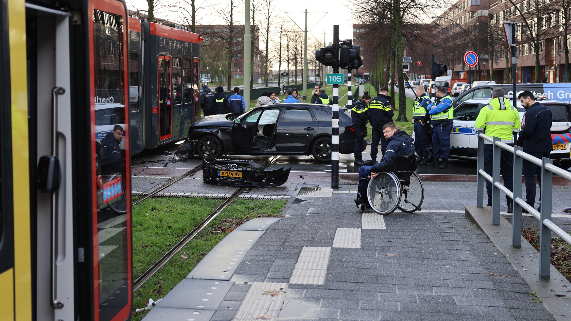 LIVE | Botsing tussen twee auto’s in Groningen.
