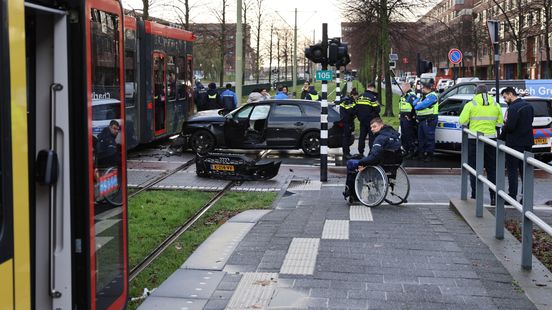 LIVE | Botsing tussen twee auto’s in Groningen. LIVE | Botsing tussen twee auto’s in Groningen.