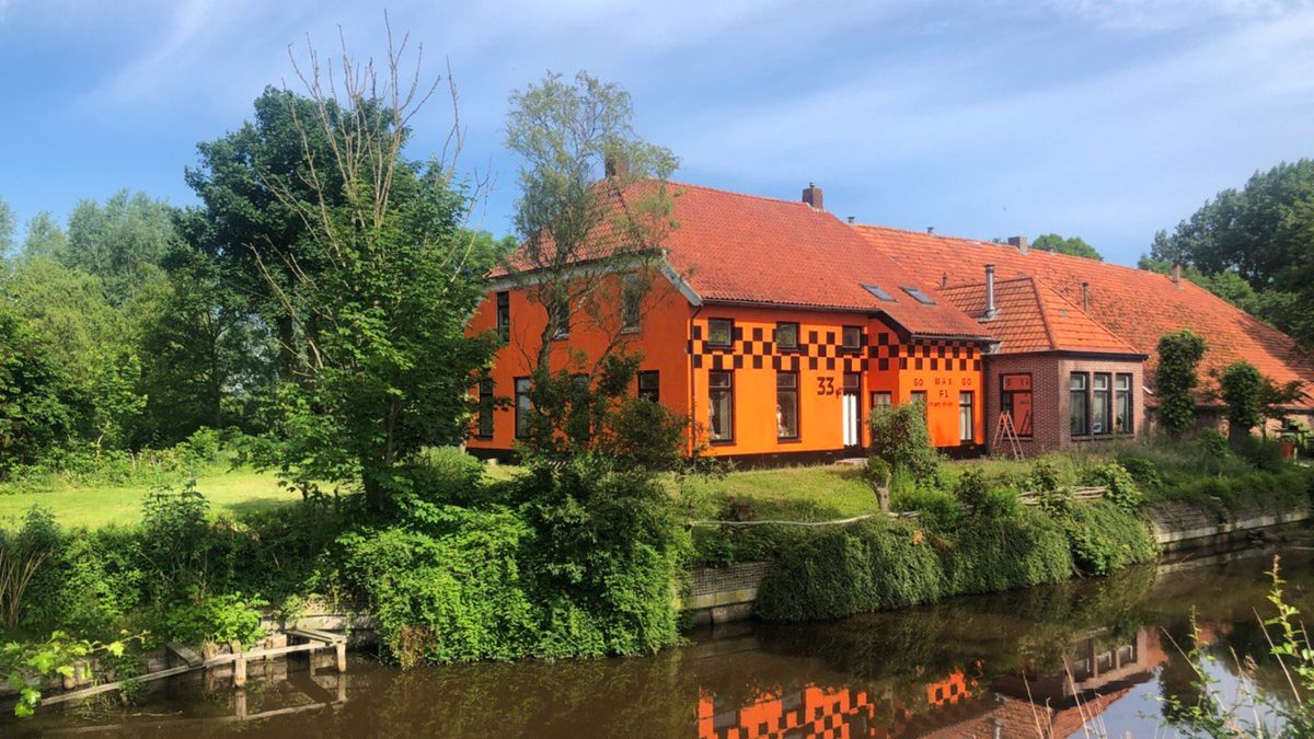 Nieuwolmer schildert huis oranje, maar niet vanwege het EK