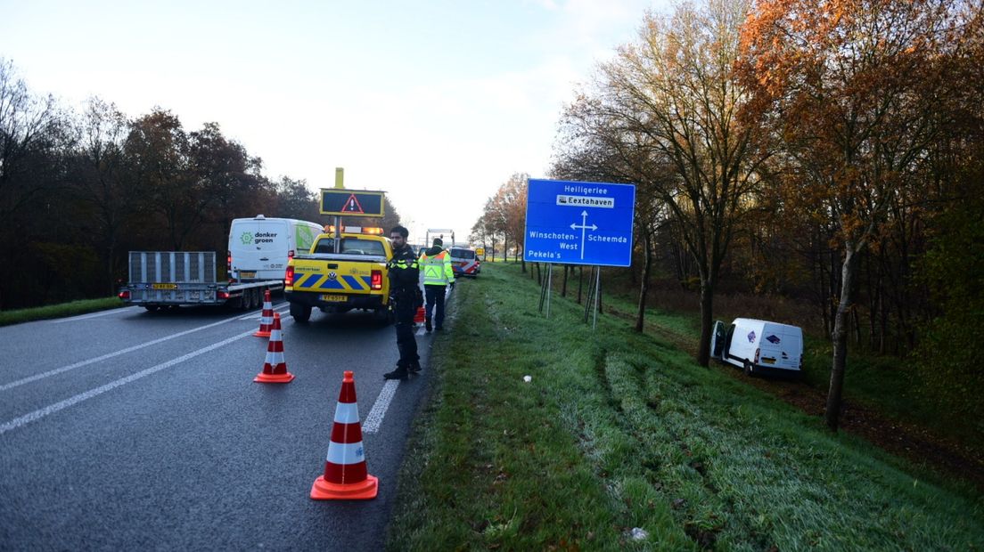 Busje van de weg bij Scheemda