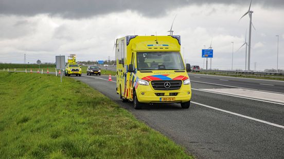 Auto bijna doormidden na eenzijdig ongeval bij Zuidbroek • Motor uit de bocht bij Winsum. Auto bijna doormidden na eenzijdig ongeval bij Zuidbroek • Motor uit de bocht bij Winsum.