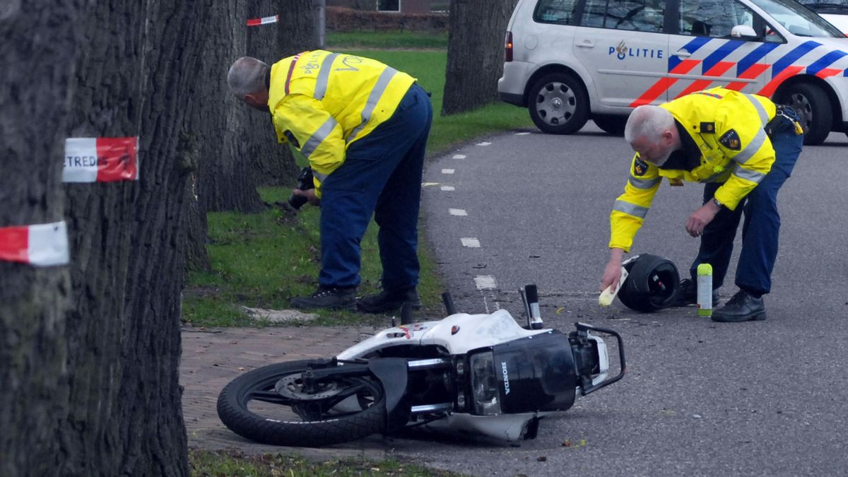 Bromfietser (16) verongelukt in IJhorst