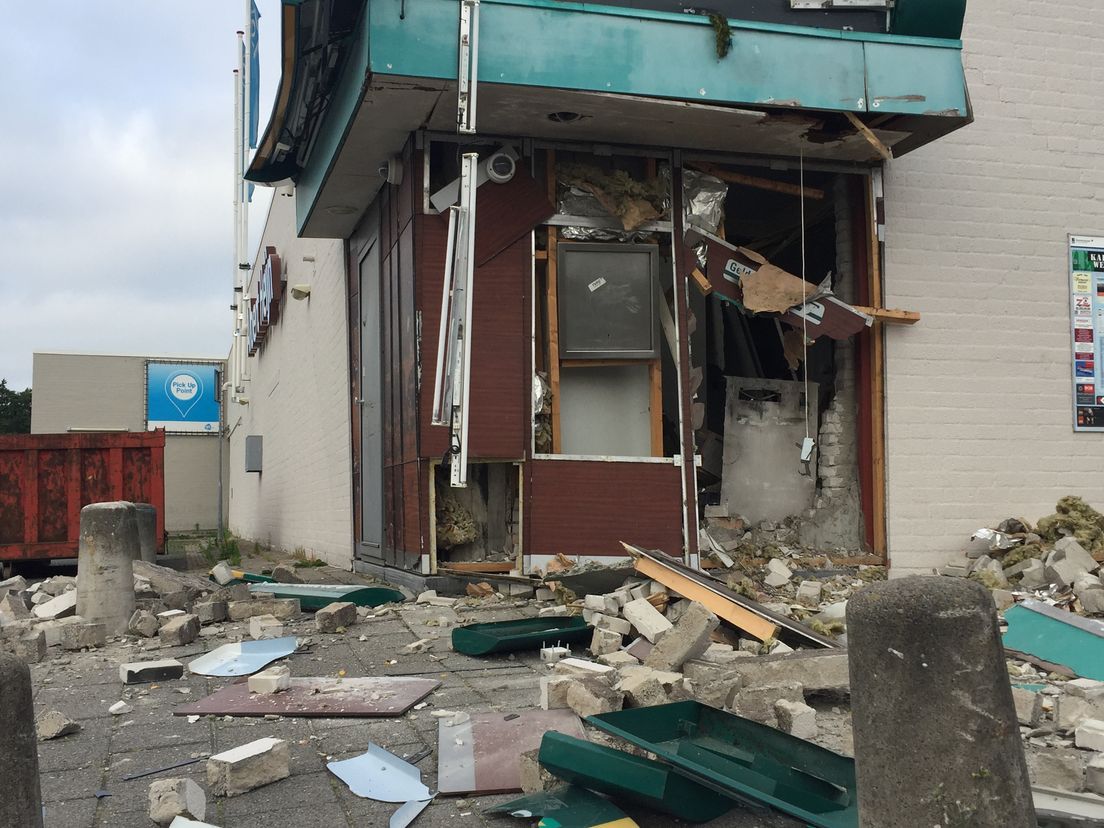 Supermarkt in Winkelcentrum Walburg (Zwijndrecht) dicht na plofkraak