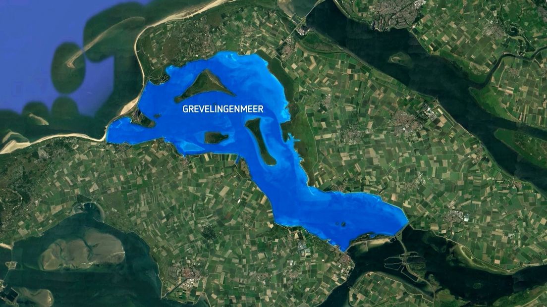 Het Grevelingenmeer is afgesloten van de Noordzee door de Brouwersdam en de Grevelingendam.