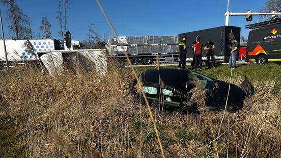 112 Nieuws: Wielrenner en fietser gewond na botsing bij Den Ham | Auto in de sloot langs A1 bij Rijssen |. 112 Nieuws: Wielrenner en fietser gewond na botsing bij Den Ham | Auto in de sloot langs A1 bij Rijssen |.