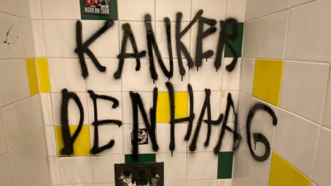 De wc bij ADO Den Haag werd beklad