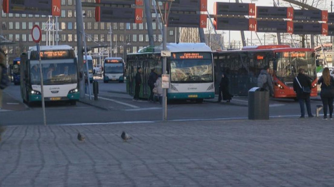 Het busplatform van Leiden CS