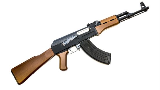 Zeker 25 kogels uit AK-47 bij Overasselt maar verdachte zegt: 'Ik wilde niemand raken’