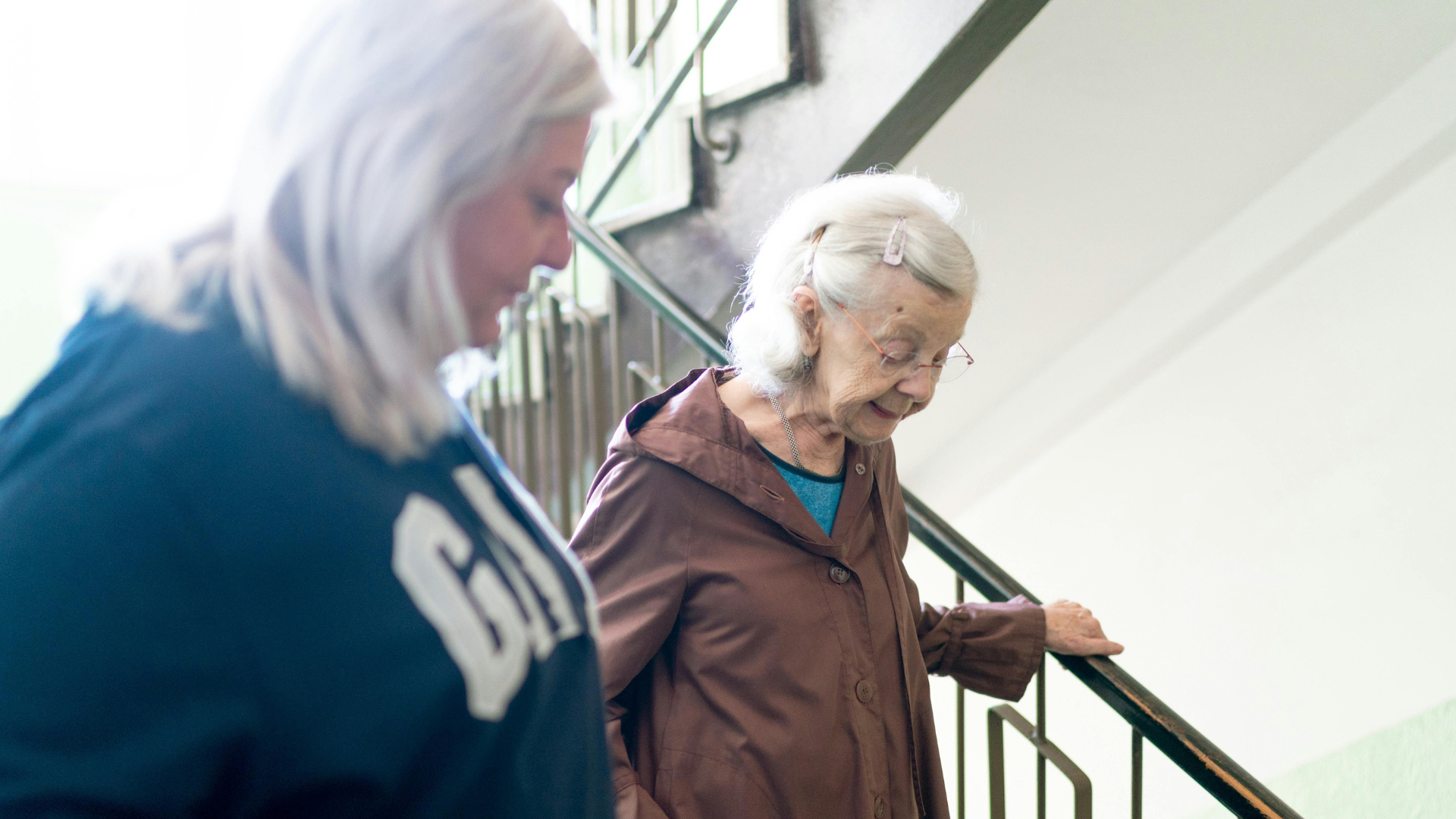 De bewoners zijn al dagen aangewezen op de trap.