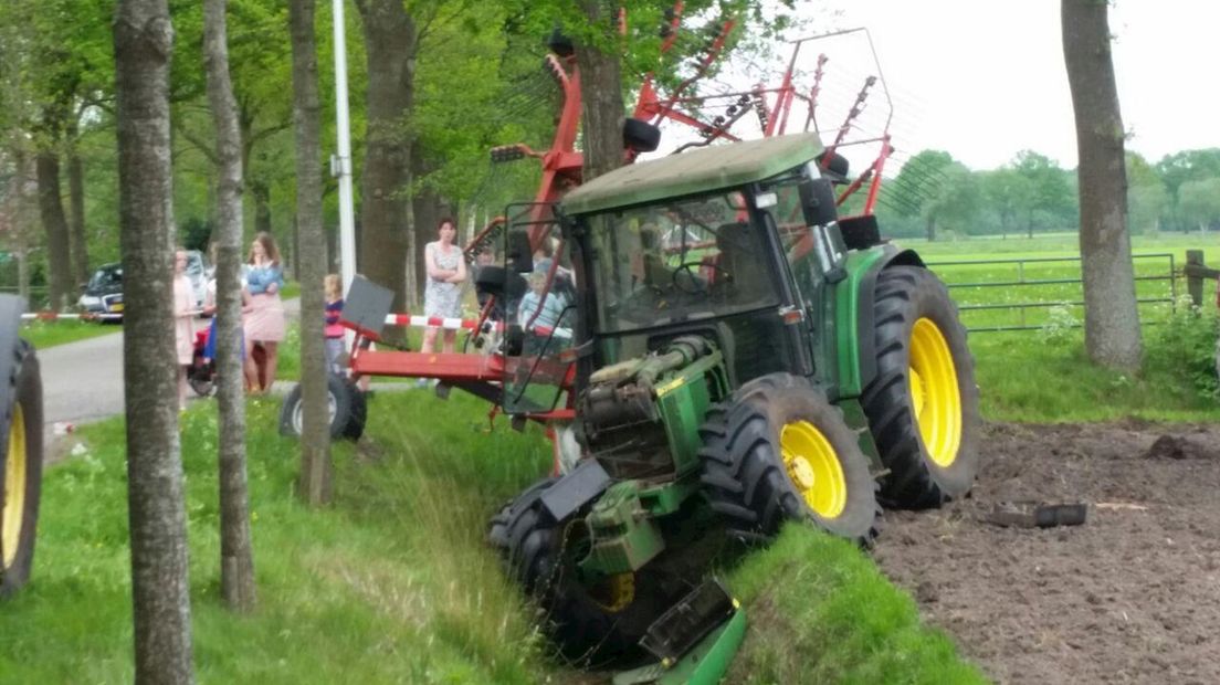 Tractor belandde na de klap in de greppel