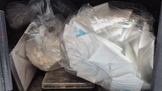 Politie arresteert twee verdachten: drugs gevonden tijdens woningonderzoek Home