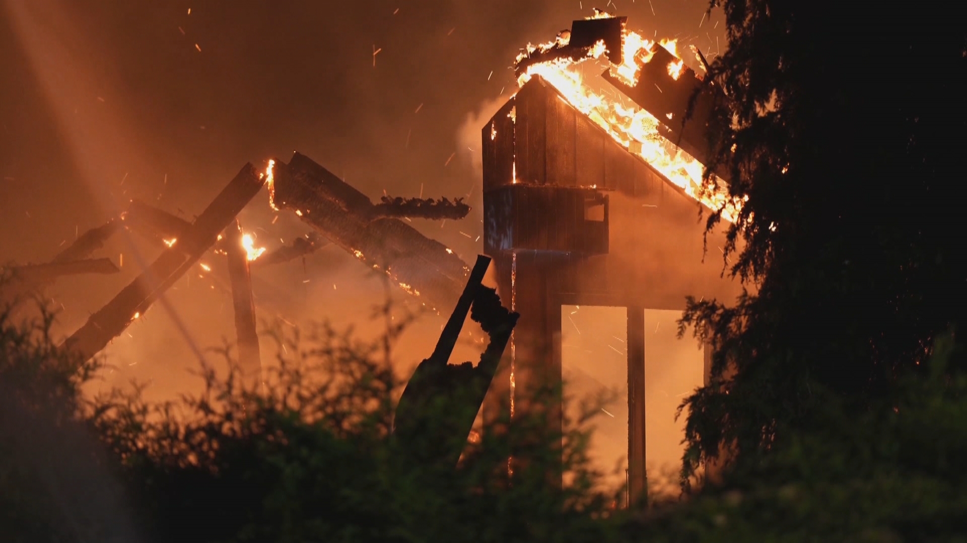 Dorp leeft massaal mee met gezin na verwoestende brand in Pieterburen: 'Alles is weg'