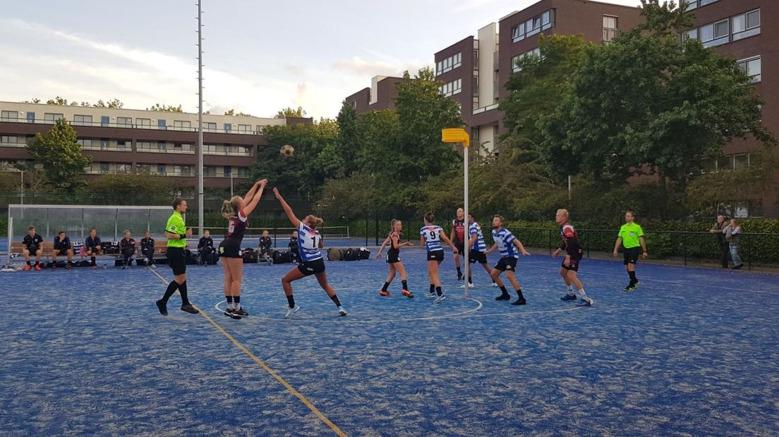 DOS'46 moest op het stadsveld van Blauw-Wit de zege uit handen geven (Rechten: RTV Drenthe)