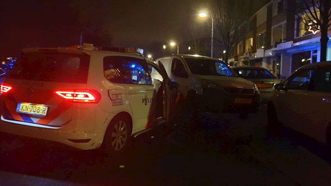Politie ramt bestelbus in Hengelo na achtervolging