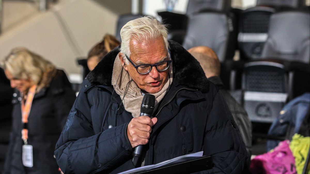 Stadionomroeper Gerard neemt afscheid van Heracles Almelo: 'Altijd met plezier gedaan'
