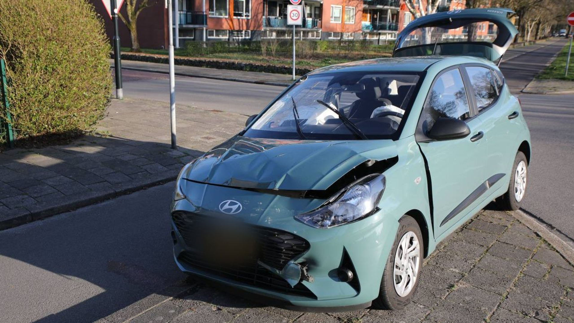 Automobilist gewond na kopstaartbotsing