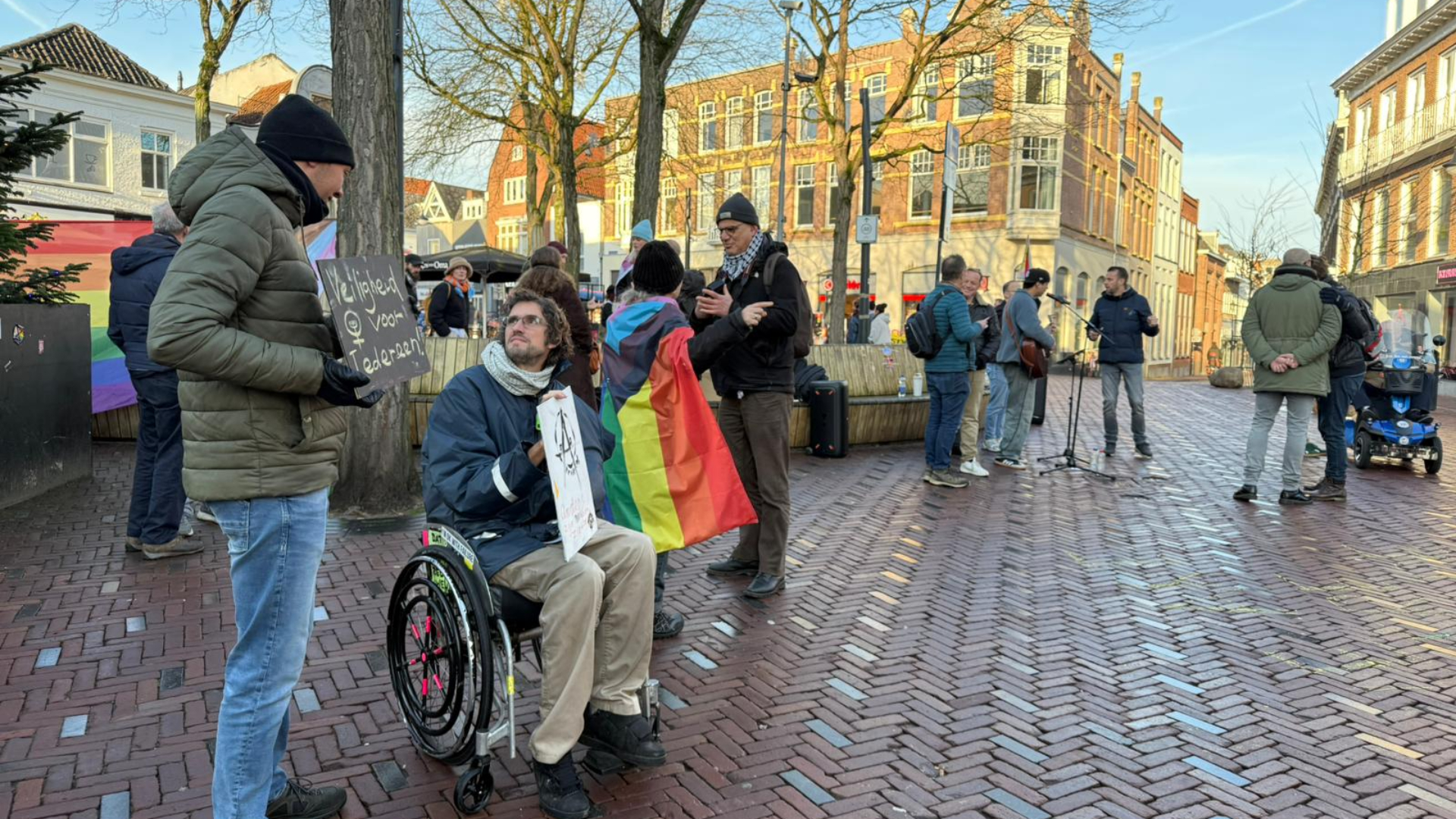 Bijeenkomst van omstreden christelijke organisatie trekt demonstranten