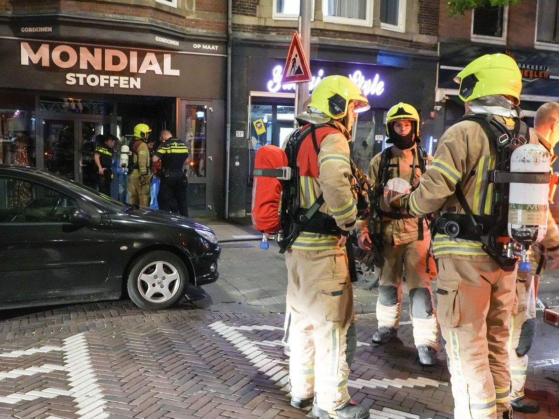 In de Zwartjansstraat in Rotterdam brak maandagochtend brand uit