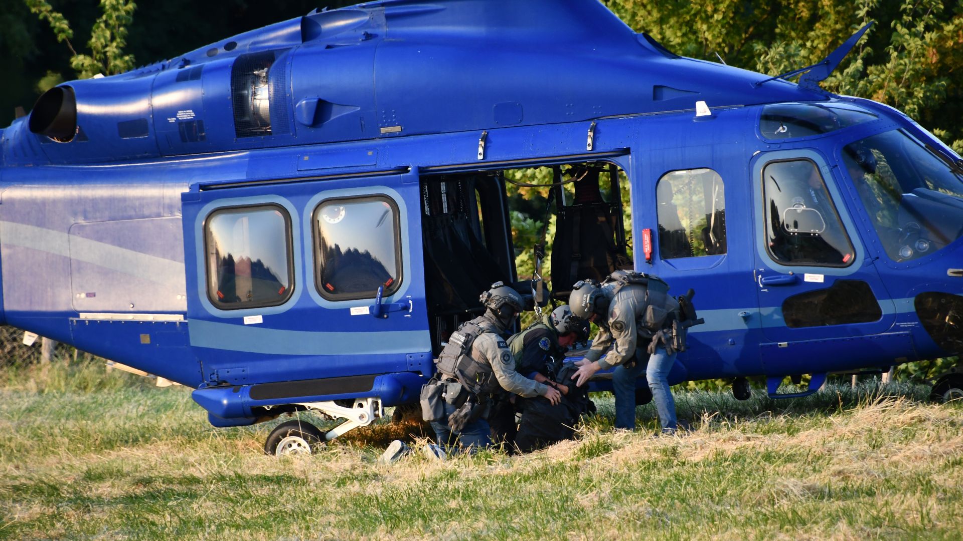 Arrestatieteam En Meerdere Helikopters In Sas Van Gent: Vier ...