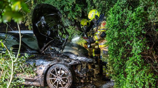 Auto brandt uit • ongeluk N327. Auto brandt uit • ongeluk N327.