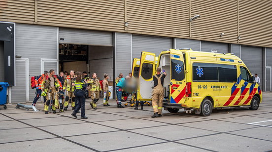 Politie en meerdere ambulances naar tuincentrum na ongeval