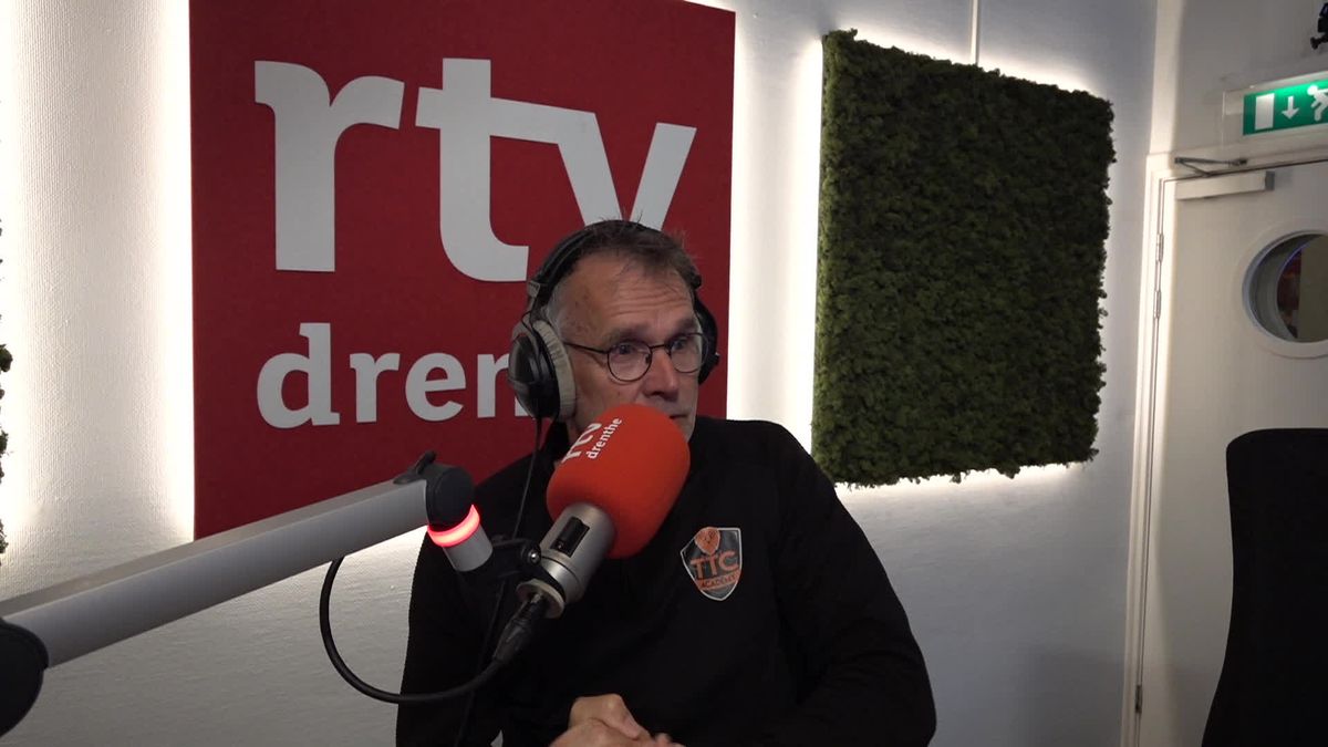 Podcastgast Theo ten Caat dreigt met FC Klazienaveen te degraderen naar de vijfde klasse