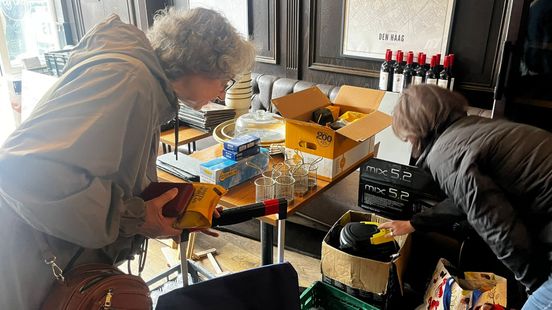 Café dicht, klanten kopen zaak leeg: 'Flessen wijn snel weg' Home