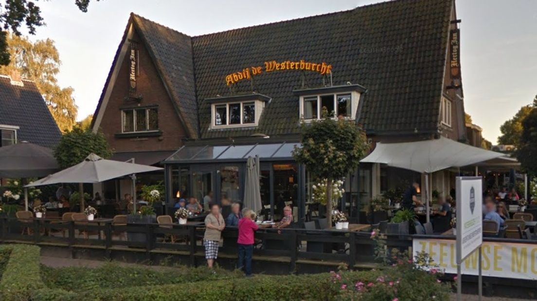 Abdij de Westerburcht in Westerbork heft het beste terras van Drenthe. (Rechten: Google Streetview)