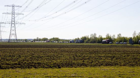 File op N391 na ongeluk met drie autos. File op N391 na ongeluk met drie autos.