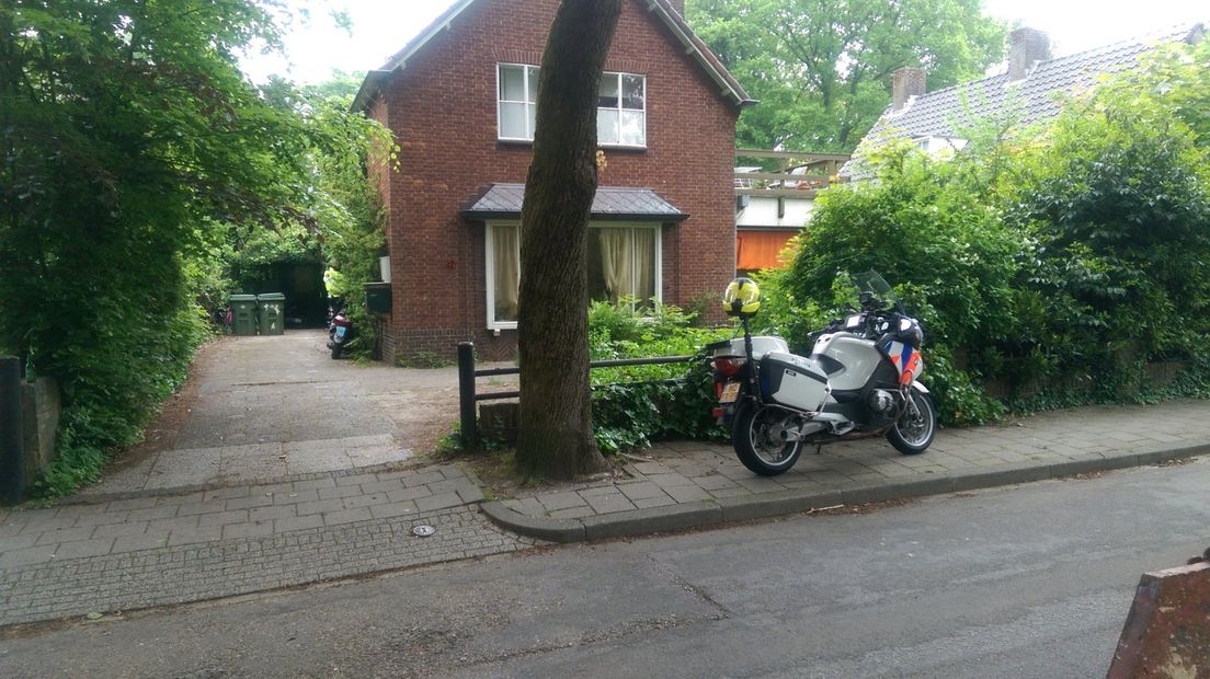 Op de Prins Bernhardlaan in Heelsum, bij Renkum, is zaterdagochtend een man gewond geraakt na een steekpartij.