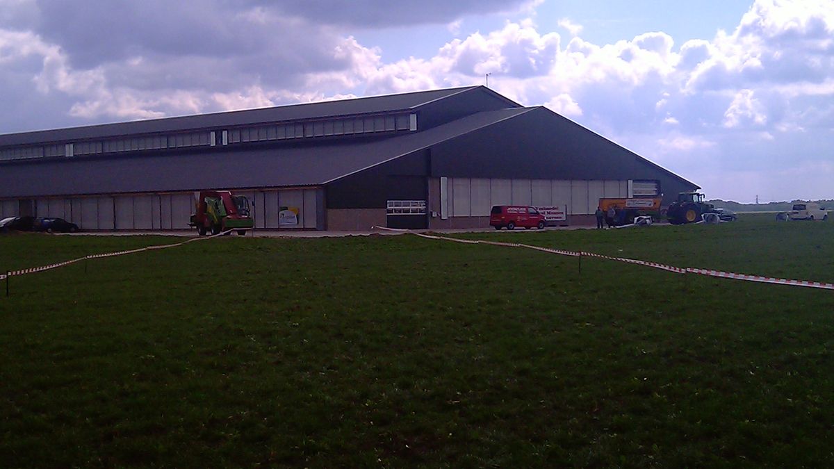Open dag in moderne grote stal in 2e Exloërmond
