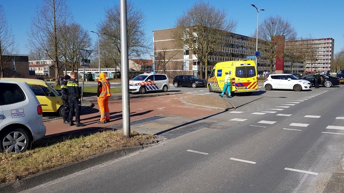 Auto wordt weggeslingerd bij aanrijding in Enschede