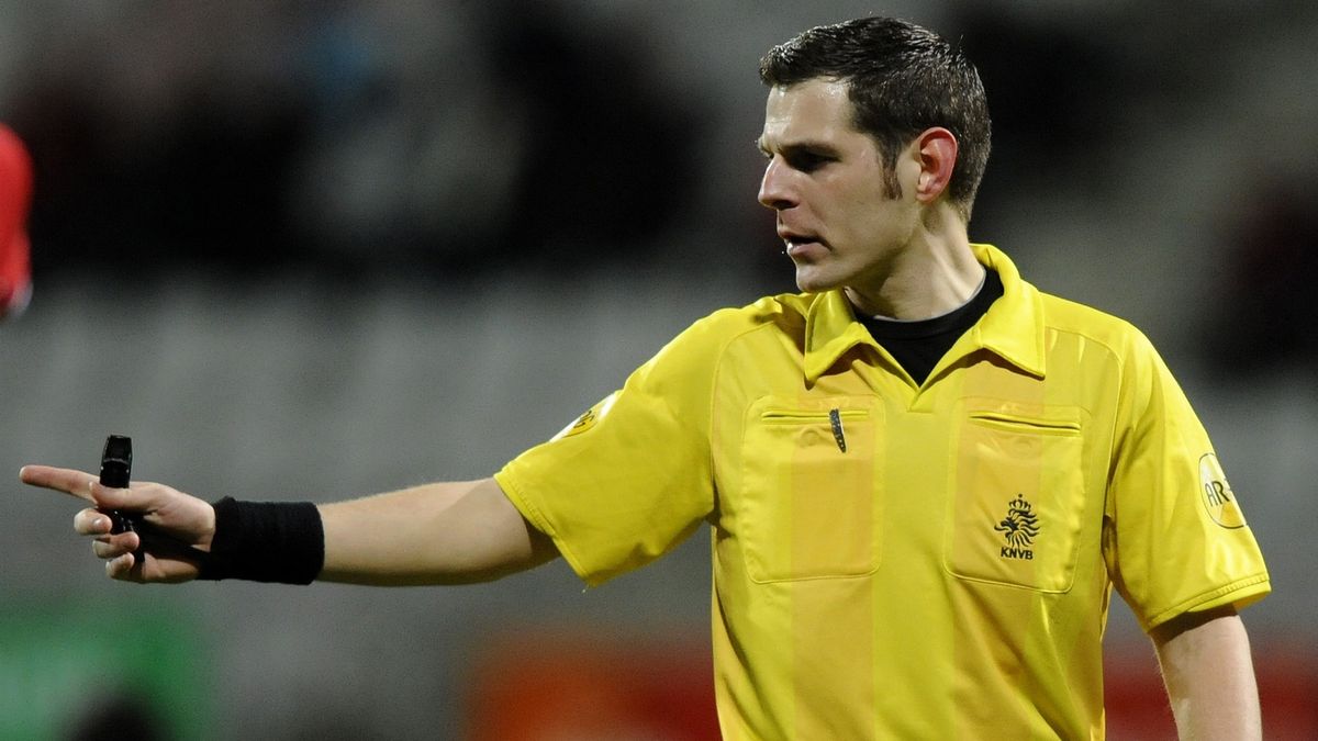 Scheidsrechter Kamphuis fluit niet meer over de grens - RTV Noord