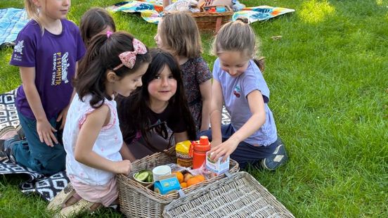 Bammetje in de buitenlucht: met deze picknick leren 90 kinderen gezond ontbijten