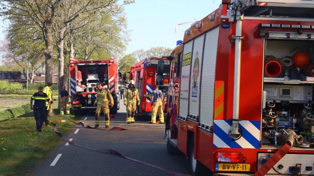 De brandweer is met veel materieel uitgerukt (Rechten: Van Oost Media)