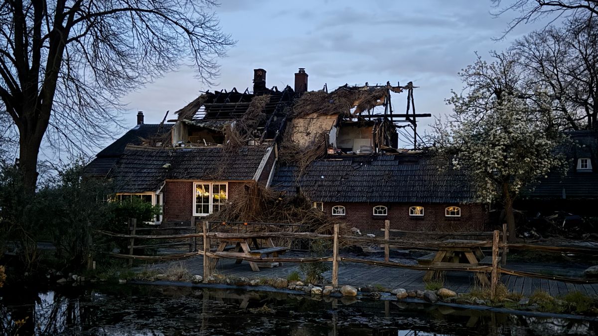 Rieten dak nekt De Tasca in Markelo: 'Pand is verloren'