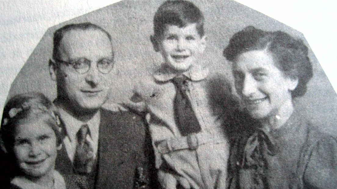 Judik Simons met haar gezin tijdens de Tweede Wereldoorlog: Foto Project in Memoriam - Guus Luijters en Aline Pennewaard