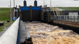 Waterpeil in de provincie zakt: waterschap druk met spuien