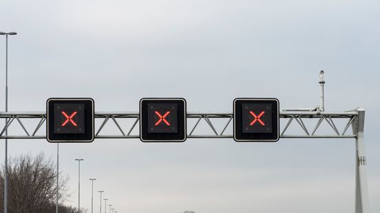 Gewonde bij steekpartij Marconiplein Rotterdam | Files door ongeluk op A16 bij Terbregseplein. Gewonde bij steekpartij Marconiplein Rotterdam | Files door ongeluk op A16 bij Terbregseplein.