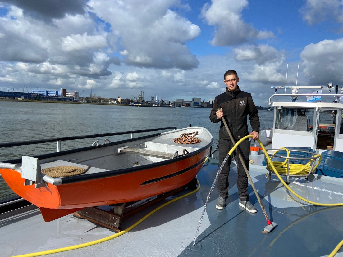Bram was met 15 jaar een vroegere leerling maar wil nu op zijn 19e niet anders meer dan de binnenvaart