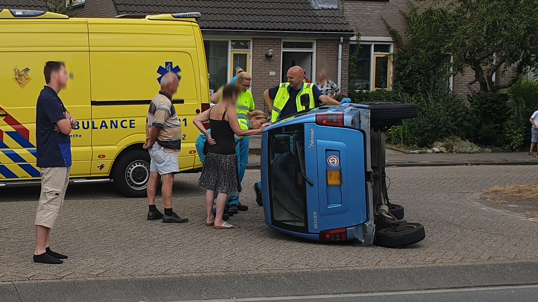 Brommobiel kantelt na aanrijding (Rechten: Persbureau Meter)