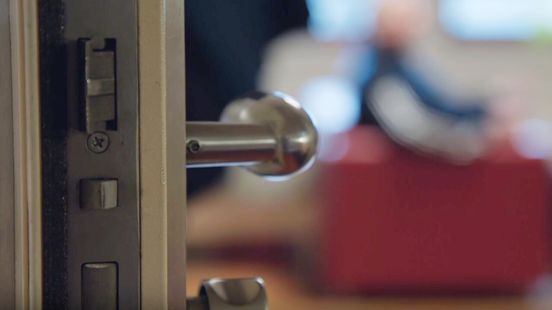 Gevangenisstraf voor 64-jarige tbs-patiënt vanwege brandstichting en geweldpleging in kliniek Home