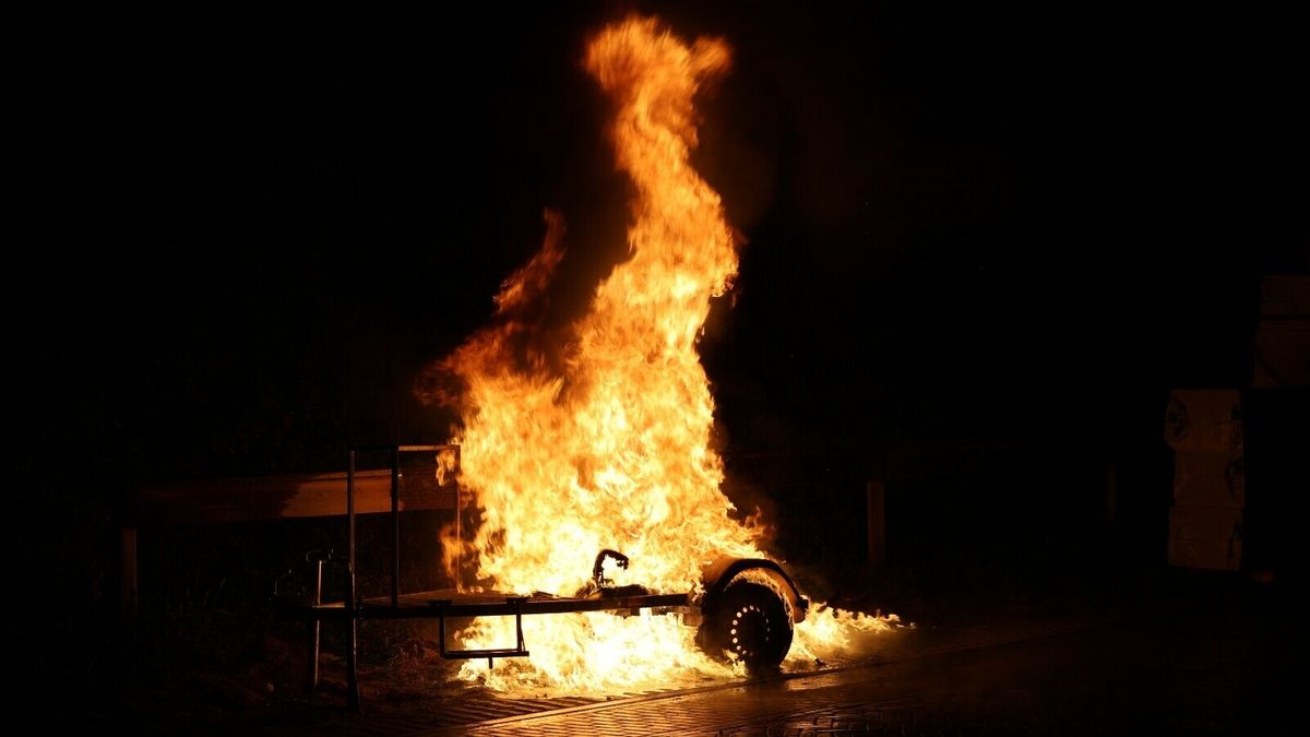 Dixi gaat in vlammen op op Vlieland