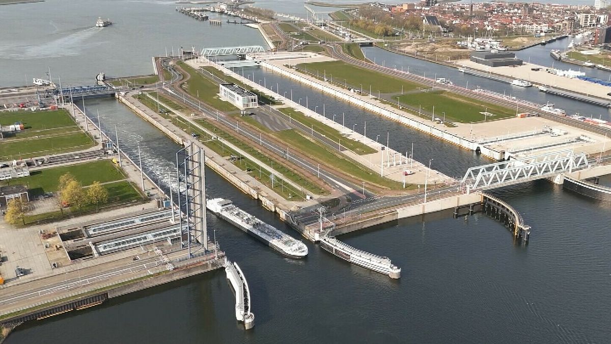 Niet alleen Nieuwe Sluis, nu ook Westsluis en Oostsluis gestremd bij laagtij